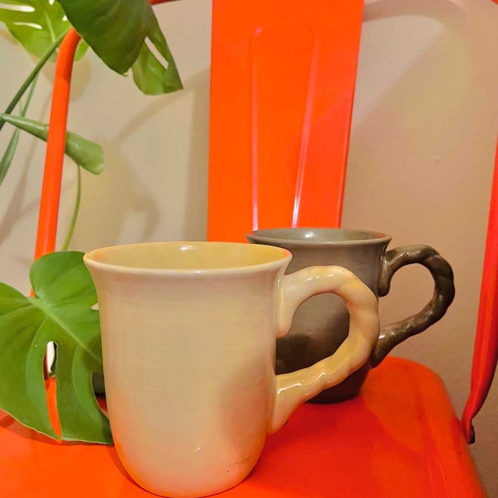 Set of 2 Artimino Mugs